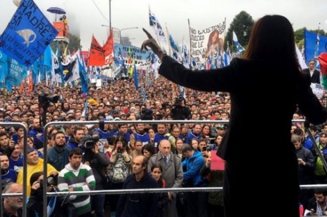 Masivo apoyo a Cristina Fernández de Kirchner
