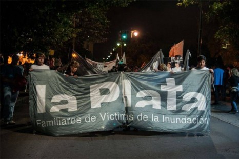 Familiares y víctimas de la inundación realizaron una nueva movilización en reclamo de justicia