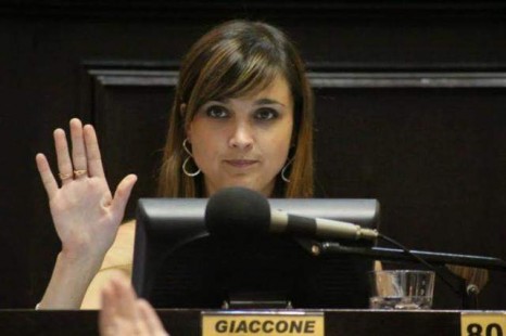 Diputada del Fpv presentó proyecto que propone el acompañamiento terapéutico para víctimas de violencia de género.