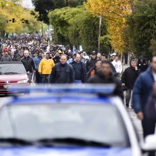 Más de 2000 trabajadores movilizaron por aumento salarial