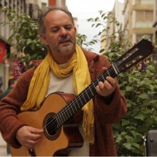 “Soy un guitarrero que hace sus canciones y ese es mi oficio”