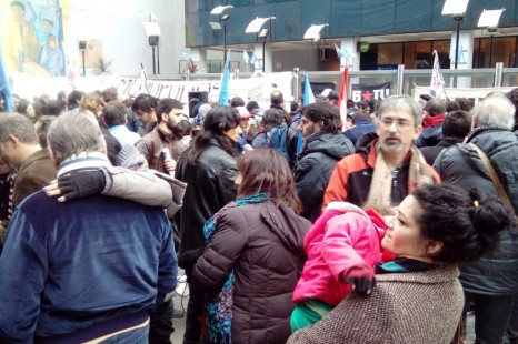 “Contra los Monopolios, legalización de los medios comunitarios, alternativos y populares”