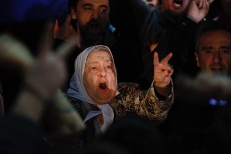 Hebe: “Macri, pará la mano”