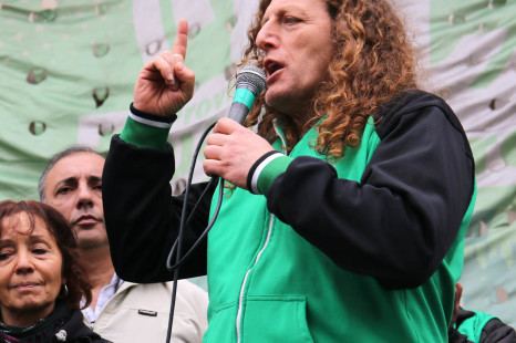 Marcha de estatales en rechazo a la oferta paritaria y pedido de aumento