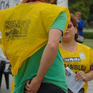 Asamblea de inundados se manifestó frente a la Gobernación bonaerense