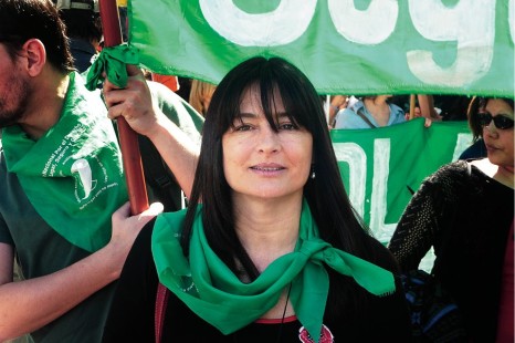 «Las mujeres tenemos un debate muy fuerte en relación a como paramos al neoliberalismo»