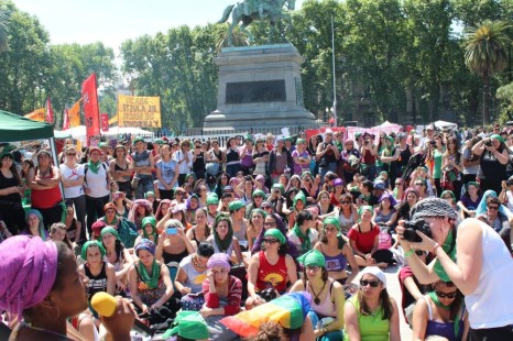 Mujeres latinoamericanas y manifiesto feminista