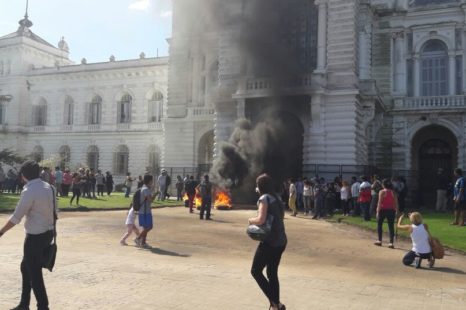 Protesta frente al municipio por la falta de pago a las cooperativas de reciclado