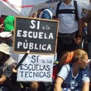 «Los padres saben que la paritaria no es sólo un espacio de discusión del salario»