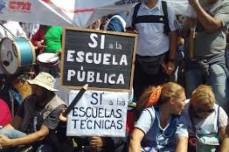 «Los padres saben que la paritaria no es sólo un espacio de discusión del salario»