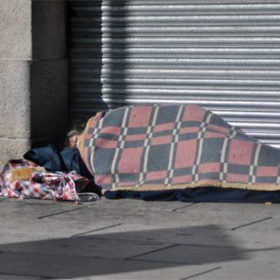 Reclaman que se declare la emergencia para las personas en situación de calle en La Plata