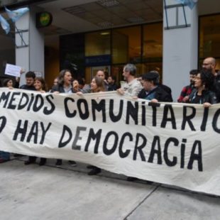 Burla a los medios comunitarios: El gobierno derogó llamados a concurso del Fondo de Fomento
