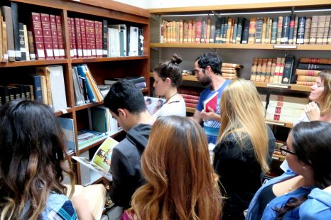 Colección Libro Fotográfico de la UNLP: “La idea es dar acceso a estos libros especiales y además dejar un legado”