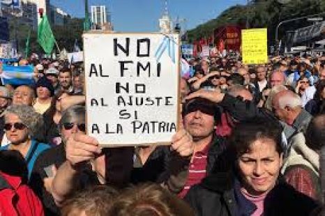Voces del 25 de Mayo: «No es que haya otro FMI, hay otro pueblo»