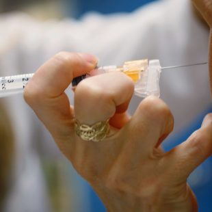 Desojo: «Salud tiene que asegurar las vacunas para todos los niños de 11 años»