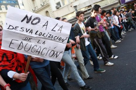 José Kiefel: «Dejan a compañeros sin trabajo y provocan que los cursos se saturen»