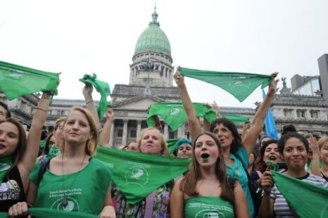 Laura Durán: «Se pone en tela de juicio los ordenamientos que rigen sobre el cuerpo de la mujer»