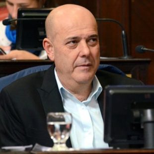 Traverso: «Llevar a los bonaeresense a 4 o 5 escenarios electorales en el año es un disparate»