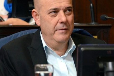 Traverso: «Llevar a los bonaeresense a 4 o 5 escenarios electorales en el año es un disparate»
