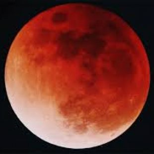 La luna de sangre: «Adquiere el color rojizo cuando se alinea completamente»