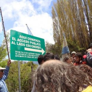Marcha por la soberanía de Lago Escondido: «Esta es la punta del iceberg de la extranjerización de nuestra tierra»
