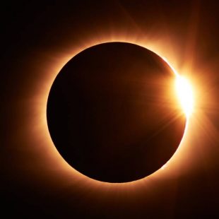 Eclipse total de sol: cuando, desde donde y como verlo
