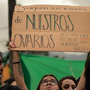 Ecuador rechaza despenalizar el aborto en casos de violación