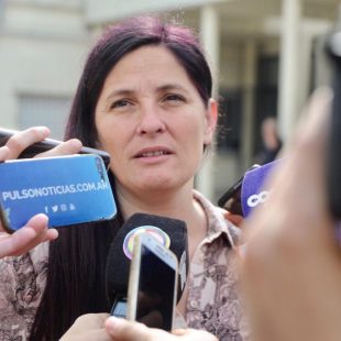 La candidata a Intendenta por el FIT UNIDAD Luana Simioni ya voto