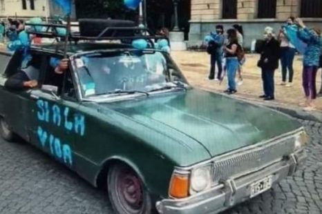 «Utilizan con total impunidad símbolos terribles en nuestro país para amedrentar»