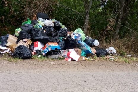 Productores y vecinos marchan por el abandono en sus barrios