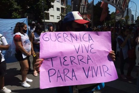 Familias de Guernica se movilizaron en La Plata
