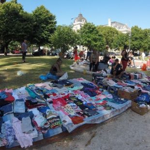 La Municipalidad pondrá multas a manteros y feriantes
