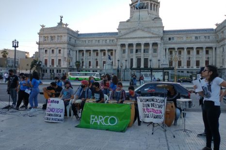 Medios autogestivos se manifestaron frente al congreso