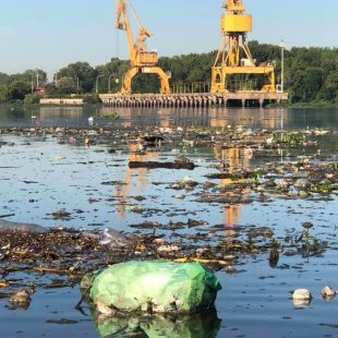 Demandaron a ABSA y la Municipalidad de La Plata por la contaminación del Río Santiago