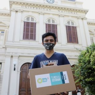 La UNLP entregó nuevos equipos tecnológicos a estudiantes