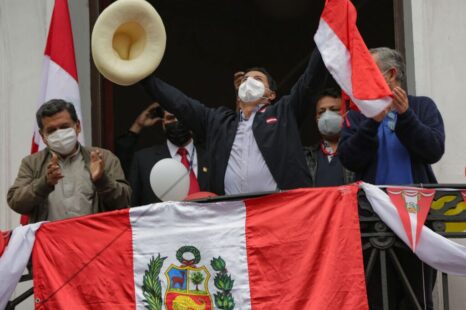 Elecciones en Perú: «Si gana Castillo, los poderes facticos estarán al acecho»