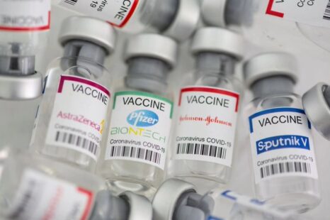 Convocan a voluntarios para el estudio de combinación de vacunas