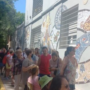 Crecen las filas en los vacunatorios de la ciudad