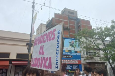 Realizaron un nuevo abrazo al Hospital de Niños: “Queremos garantizar la atención pediatra y que siga siendo el Hospital Escuela”