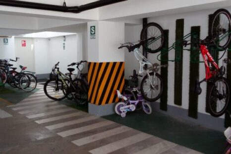Buscan que las cocheras y estacionamientos permitan la estadía de bicicletas