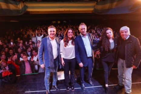 Scioli y Tolosa Paz presentaron sus candidaturas con Moyano en la lista de diputados