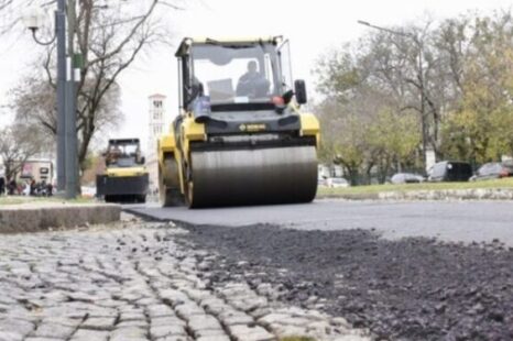 Realizaron una audiencia por los adoquines de las calles de La Plata